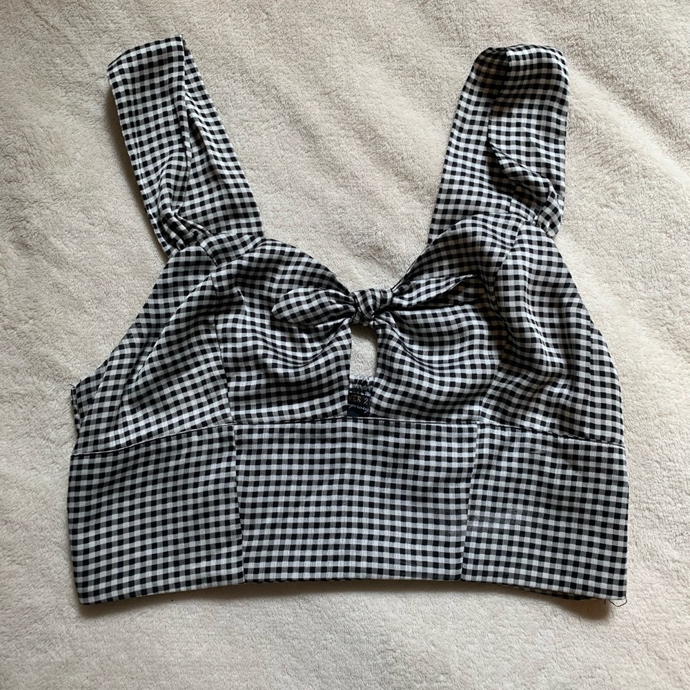 Gingham crop top 🌸